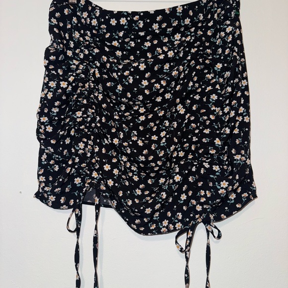 Black Floral Mini Skirt - Picture 1 of 4